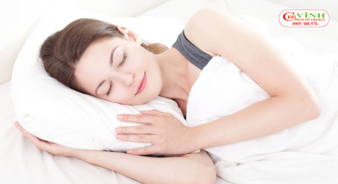 Thời điểm có thể bắt đầu nằm nghiêng sau nâng mũi