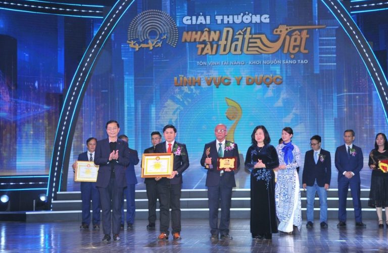 Tiến sĩ Bác sĩ Lê Hoàng Vĩnh nhận Giải thưởng Nhân tài trong lĩnh vực Y dược